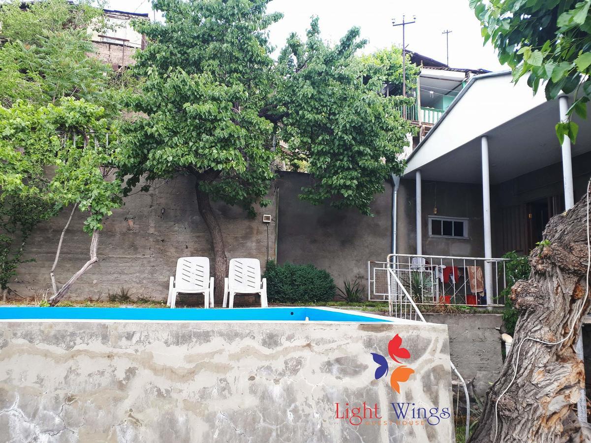 Light Wings Family Guesthouse Ереван Экстерьер фото