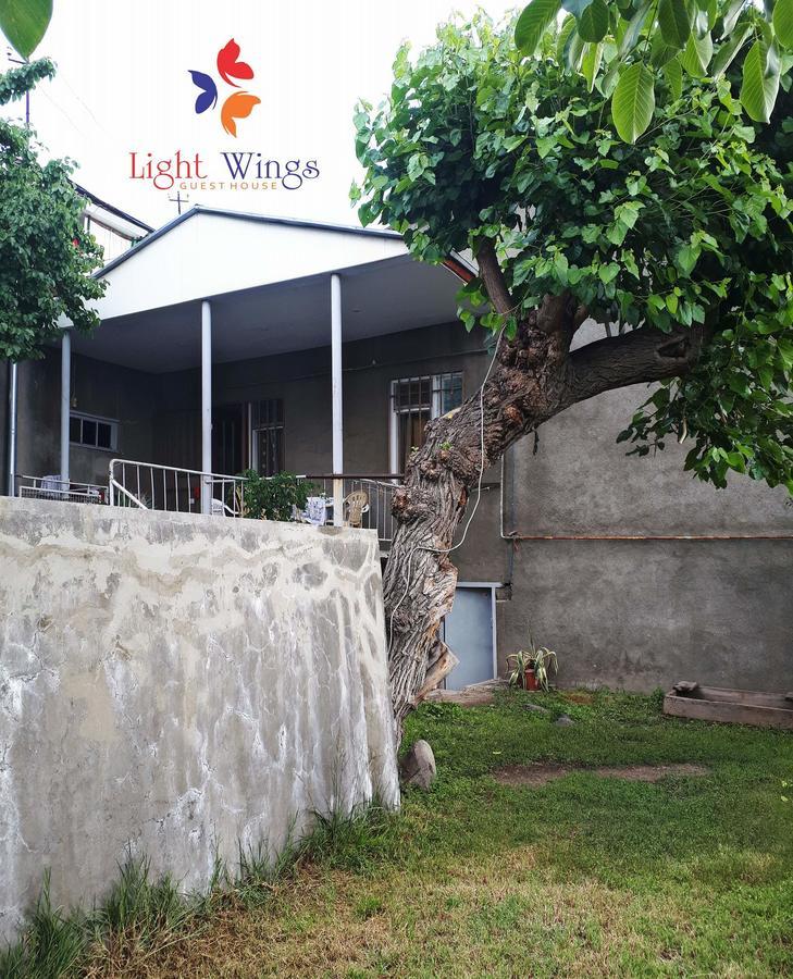 Light Wings Family Guesthouse Ереван Экстерьер фото
