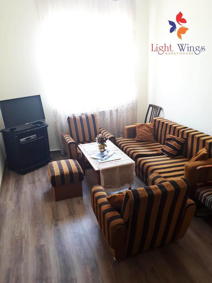 Light Wings Family Guesthouse Ереван Экстерьер фото