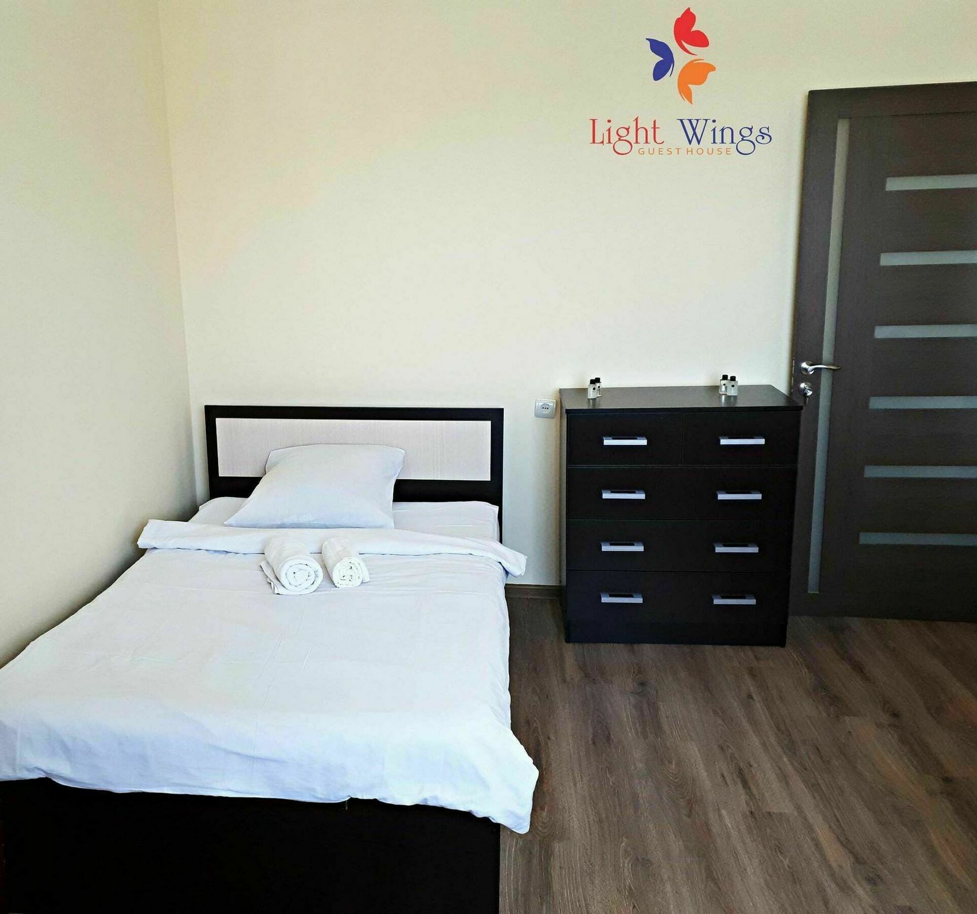 Light Wings Family Guesthouse Ереван Экстерьер фото