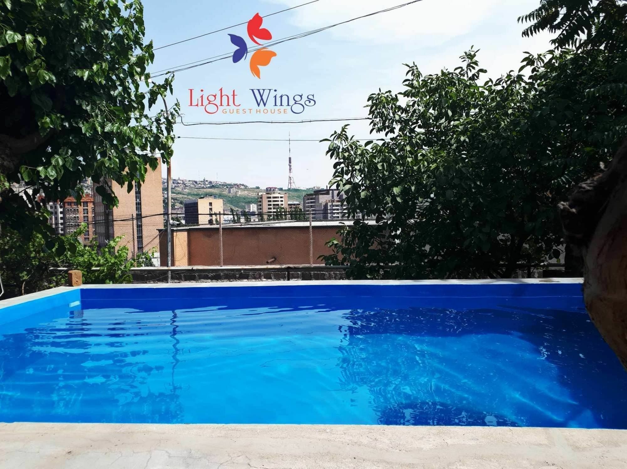 Light Wings Family Guesthouse Ереван Экстерьер фото